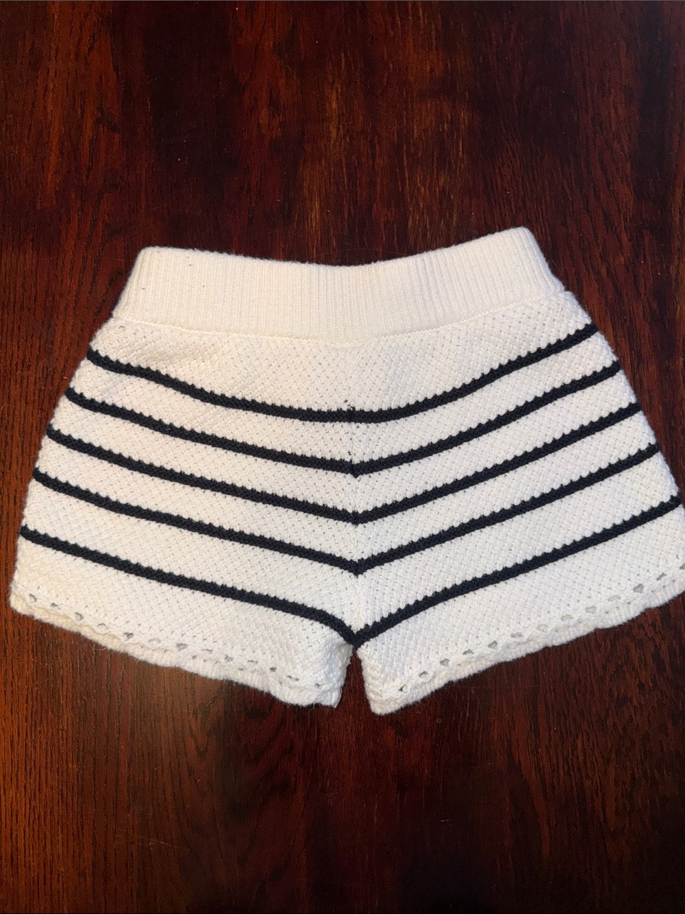 abercrombie kids White and Black Striped Knit High-Waist Lined Shorts - Picture 4 of 4